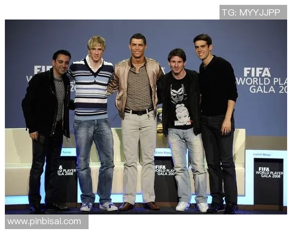 C罗与托雷斯的巅峰对决谁才是足球历史上的传奇前锋